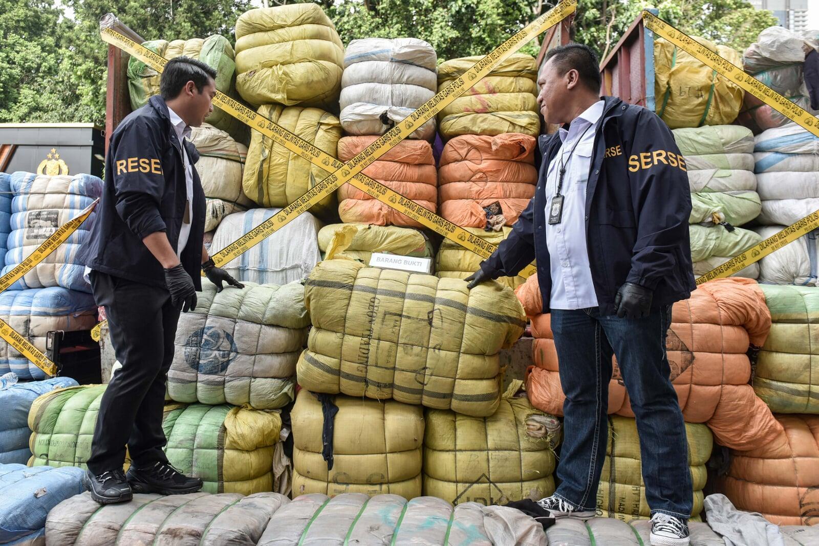 短信ニュース：中古衣料の違法業者に財務相「必ず摘発」