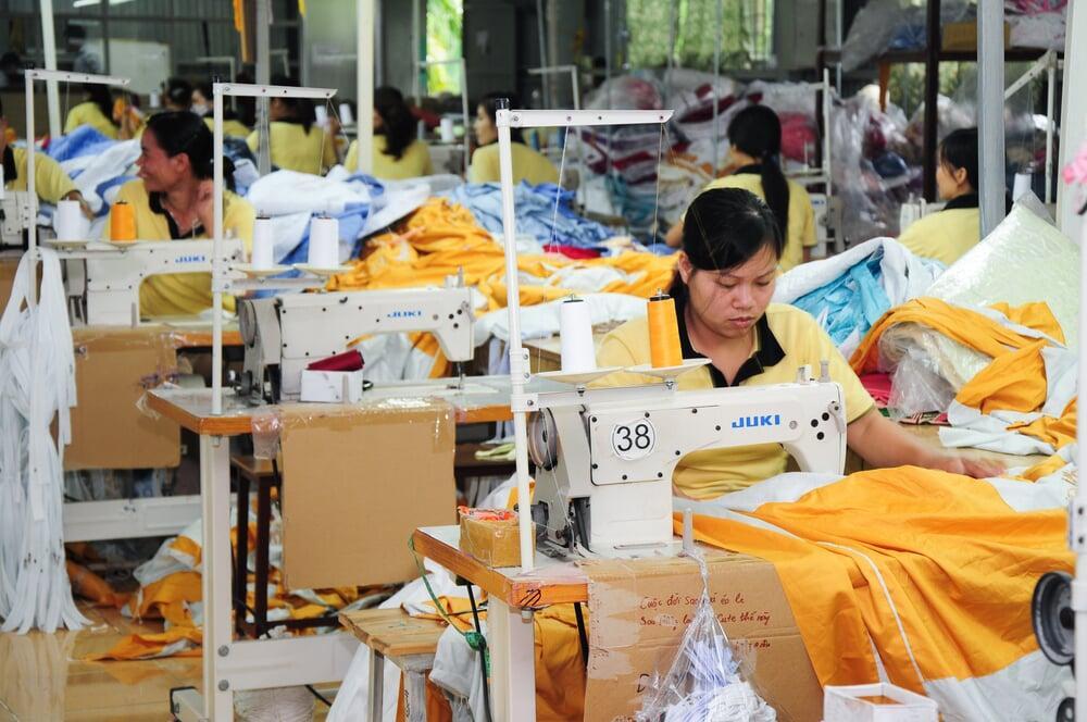 短信ニュース：規制煩雑で投資流出、ベトナムが台頭