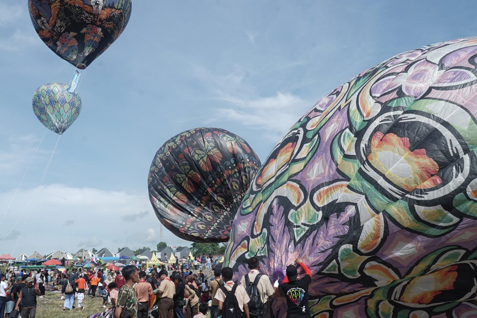 トゥルンアグンでの熱気球パレード