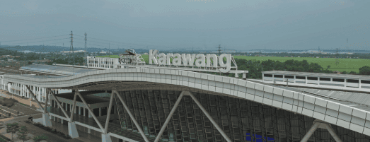 駅舎ににじむ「独立外交」