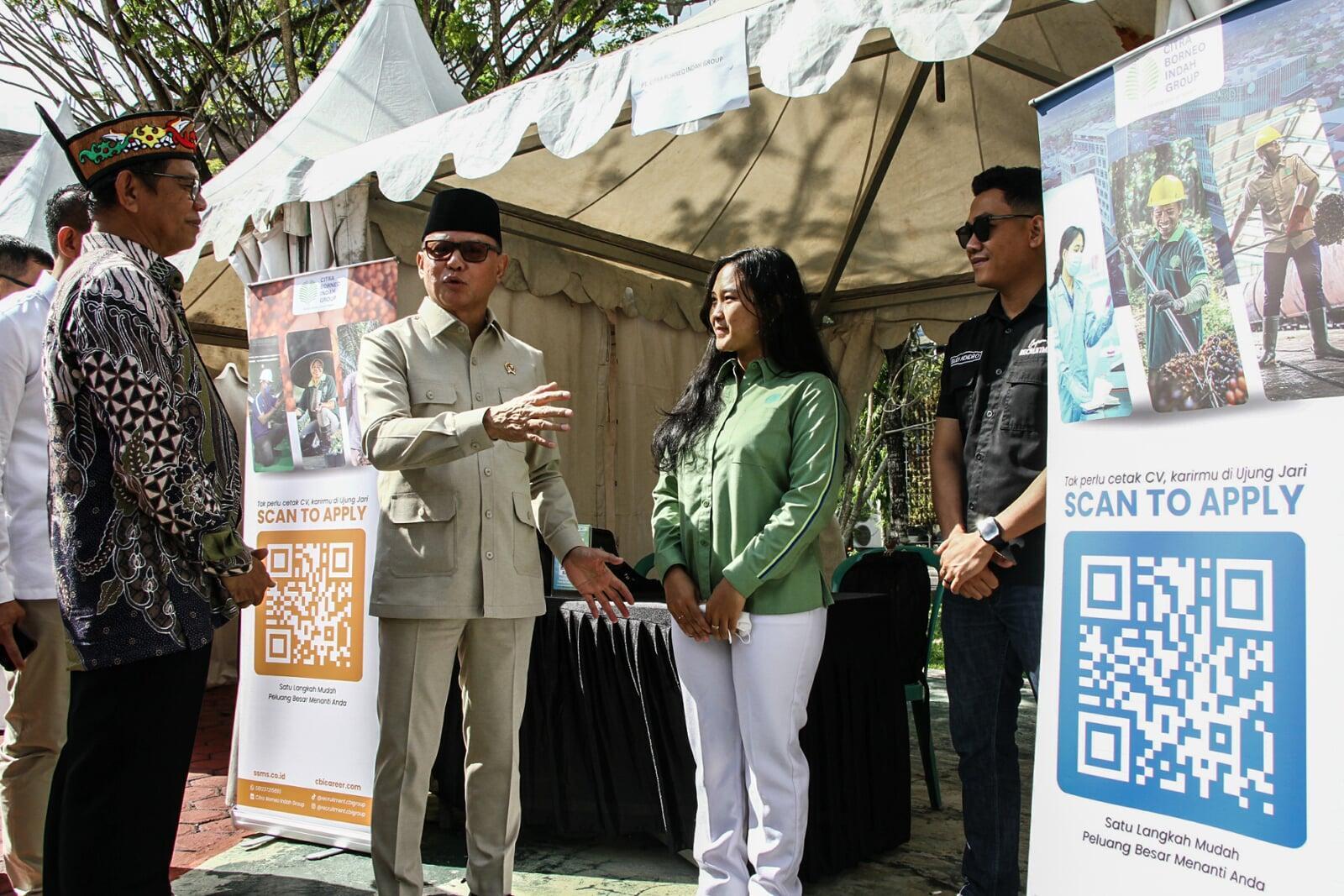 短信ニュース：大卒失業者100万人超、企業に有給研修拡大要請